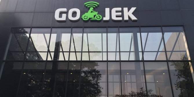 menengok pusat komando go jek penghubung konsumen dan tukang ojek