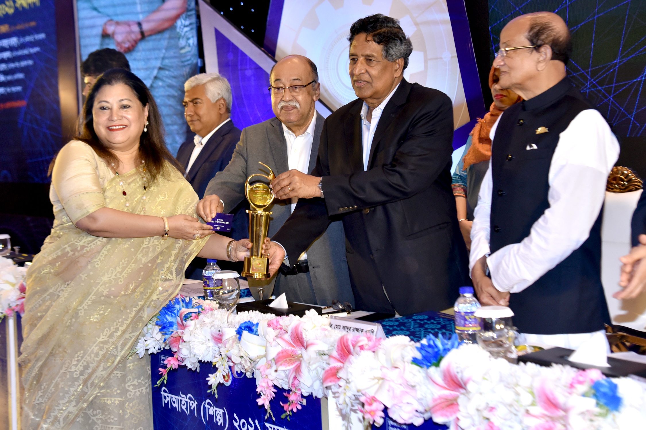 Photo Rupali Chowdhury Recieving award