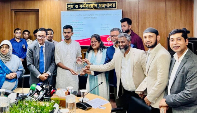 Grameenphone Contributes Tk 24.44 Crore to Bangladesh Labour Welfare Fund