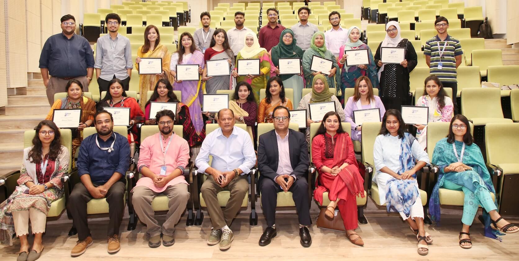 Twenty nine women entrepreneurs complete BRAC Banks ‘Uddokta 101 at BRAC University