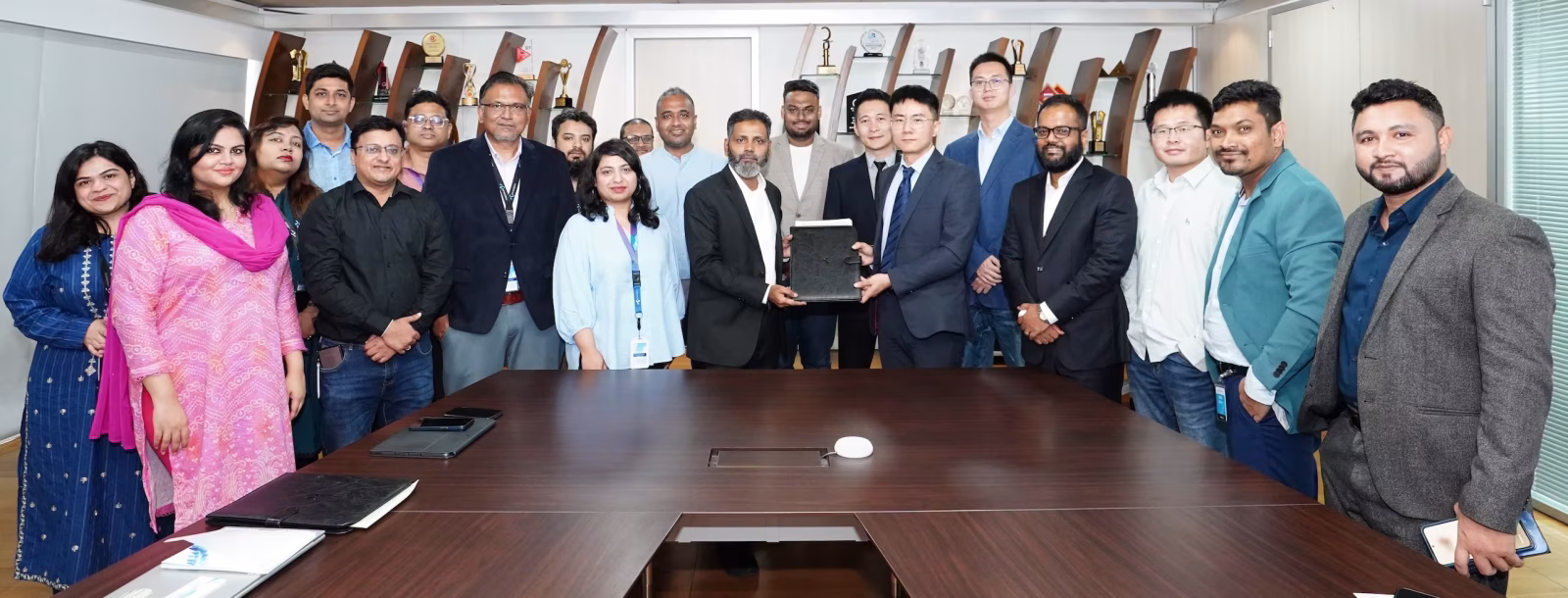 Grameenphone and PalmPay Launch Bangladesh’s First Ever Device-Bundle Offers with Cardless EMI