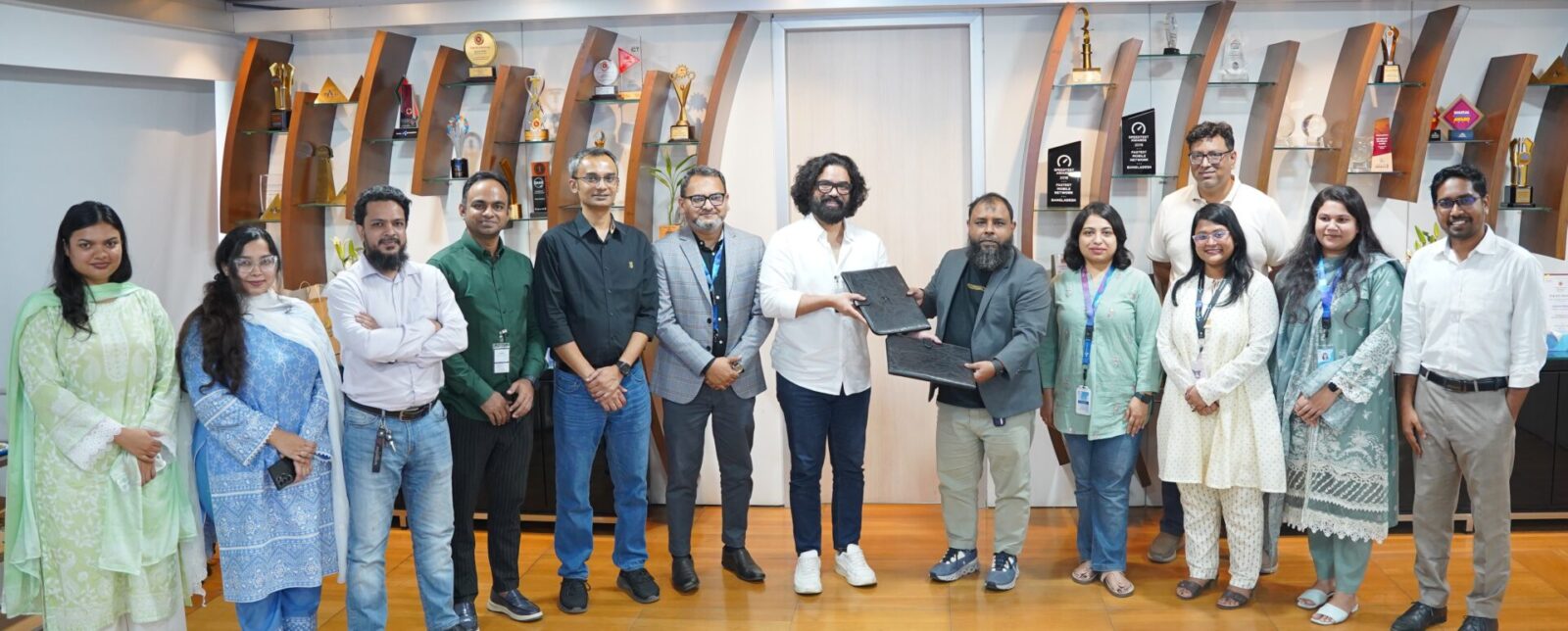 Photo Grameenphone x Apon Bazaar